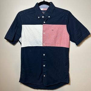 Men’s Tommy Hilfiger short sleeve button down shirt; XS